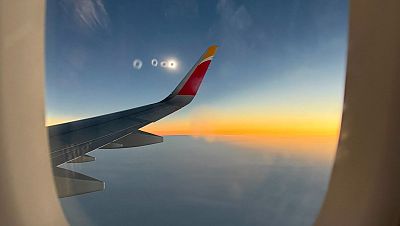Eclipse solar 2026: Totalidad desde avión en vuelo | Ver vídeo - Especiales informativos | Ver Eclipse solar 2026: Totalidad desde avión en vuelo | Ver vídeo - Especiales informativos | Ver