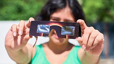 El efecto Purkinje: por qué hay científicos que animan a vestir de rojo o verde durante el eclipse solar 2026
