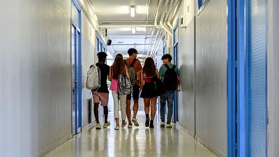 La economía, la contaminación y la guerra son los temas que más preocupan a los adolescentes, según UNICEF