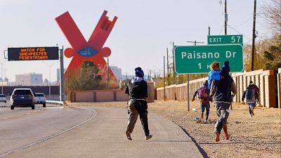 EE.UU. anuncia un plan de autodeportación voluntaria: 1.000 dólares a cada inmigrante que quiera volver a su país