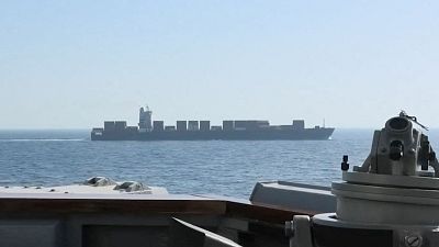 EE.UU. ataca y captura un carguero iraní de gran tonelaje en el golfo de Omán y Teherán le acusa de "piratería"