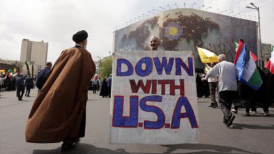 EE.UU. e Irán inician negociaciones en Omán para recuperar el acuerdo nuclear que Trump rompió hace siete años