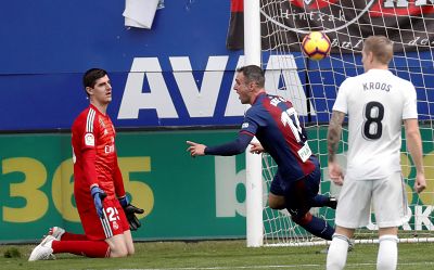 El Eibar convierte el sueño de Solari en pesadilla