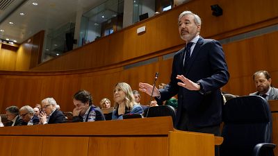 El presidente de Aragón, Jorge Azcón, interviene durante una sesión plenaria de las Cortes de Aragón