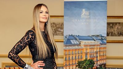 Elle Macpherson tiene cáncer pero rechaza recibir quimioterapia: los peligros del negacionismo médico