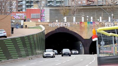 Diversos vehicles surten pel túnel de la Rovira circulant en sentit descendent | Blanca Blay Diversos vehicles surten pel túnel de la Rovira circulant en sentit descendent | Blanca Blay