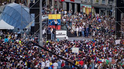 La Embajada de Venezuela pide disculpas por los cánticos racistas de Baute en el acto de Corina Machado en Madrid
