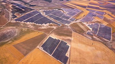 El apagón pone en el centro del debate a las energías renovables - Telediario 1 | Ver
