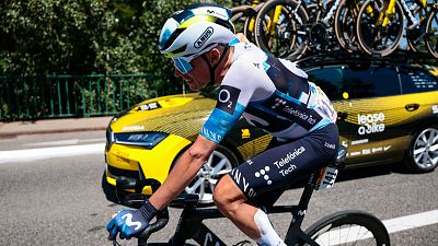 Enric Mas abandona en la etapa reina del Tour 2025