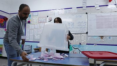 Escasa participación en las elecciones legislativas de Túnez que asientan el proyecto de Said