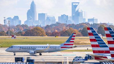 La escasez de controladores en EE.UU. por el cierre del Gobierno obliga a cancelar más de 2.700 vuelos en un día