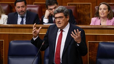 La Seguridad Social está reforzando los controles para evitar la reventa de citas: un 1% se hacen desde robots