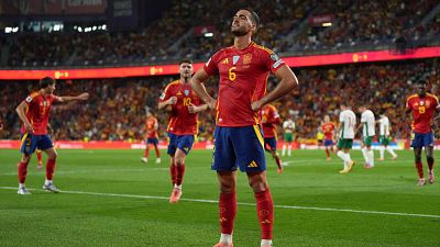 España pasa el rodillo a Bulgaria y aguanta la presión de una Turquía que no afloja