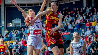 Helena Pueyo con la selección española femenina de baloncesto Helena Pueyo con la selección española femenina de baloncesto