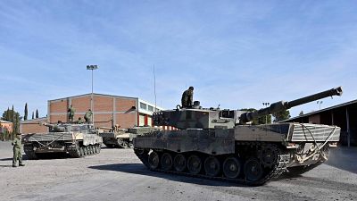 España enseña a 55 soldados ucranianos a manejar los tanques Leopard en Zaragoza