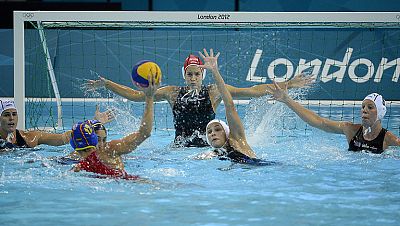 El waterpolo femenino se une a la fiesta y se mete en la final