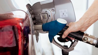 España liberará 11,5 millones de barriles de petróleo de sus reservas estratégicas para contener los precios