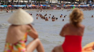 España marca récord con 42,5 millones de turistas hasta junio y 55.600 millones de euros gastados