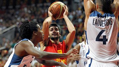 España sufrió para ganar a Francia (85-76) en el primer 'test' serio de preparación para el Europeo de Eslovenia 2013, con un rival amparado en Boris Diaw y Nicolas Batum, más fuerte en la pintura y que nunca le perdió la cara al partido ante los afi