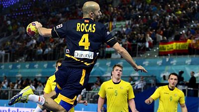 La selección española de balonmano se ha adjudicado sin problemas  la victoria ante Australia (51-11) en el tercer partido del Mundial  disputado en la Caja Mágica de Madrid, por lo que el combinado de  Valero Rivera, invicto en la competición, conti