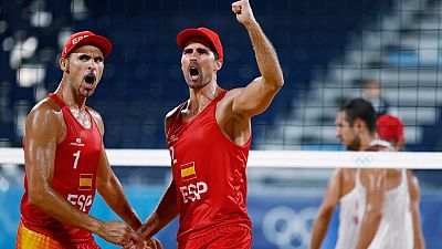 España vence a Polonia en el tie-break y pasa a octavos de final de vóley playa