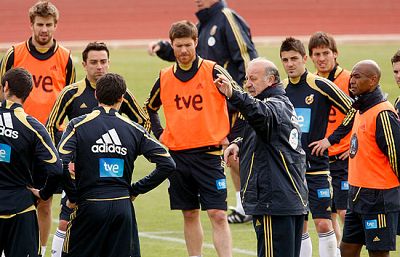 Vicente del Bosque ha sabido mantener la filosofía de Aragonés. Vicente del Bosque ha sabido mantener la filosofía de Aragonés.