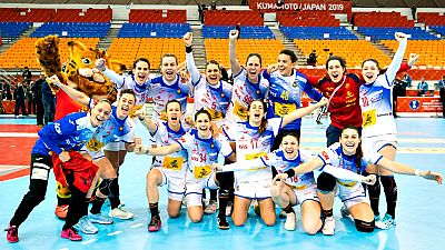La selección española femenina de balonmano hizo historia este  viernes al clasificarse para la final del Mundial de Japón y lo logró  además con mucha autoridad tras batir por 22-28 a la todopoderosa  Noruega, histórica 'bestia negra', domada por un