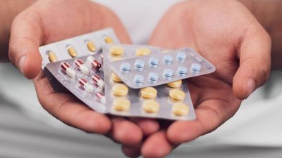España suprime los formatos grandes de antibióticos para evitar usos inadecuados y controlar las superbacterias