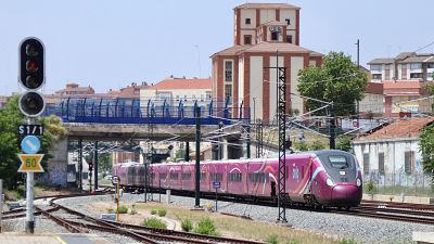 La 'España vaciada' se planta ante la supresión de paradas de tren "vitales" para su futuro: "Nos están ahogando"