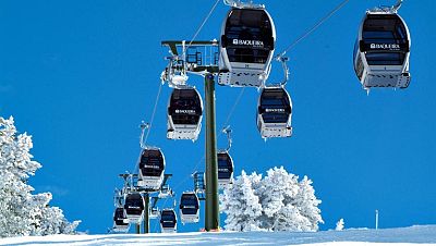 Las estaciones de esquí de España y Andorra afrontan la temporada 2013-2014 con optimismo y con la previsión de, al menos, repetir las cifras del pasado ejercicio o incluso crecer ligeramente, en parte apoyadas por la ampliación de su oferta de ocio