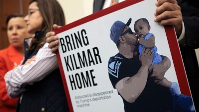 Estados Unidos asegura que el hombre deportado por error está "vivo y seguro" en la mayor cárcel de El Salvador