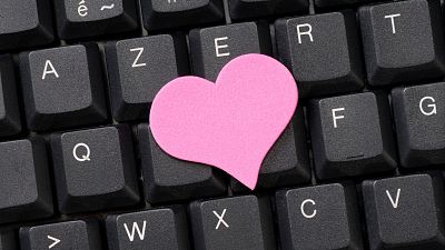 Estafas amorosas: un cebo para personas vulnerables que deja el corazón roto y el bolsillo vacío