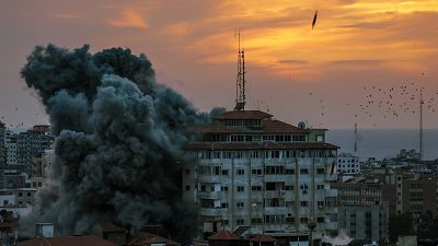 ¿Están cometiendo Israel y Hamás crímenes de guerra?