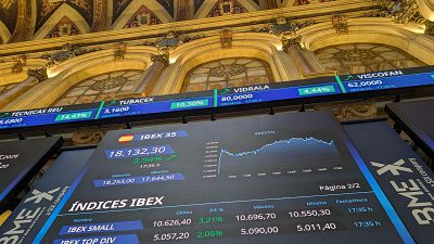 La euforia bursátil se diluye: el IBEX 35 se mantiene en 18.000 puntos y el crudo brent repunta el 1%