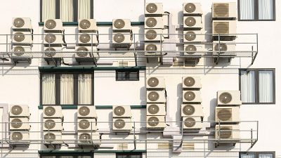 Europa relaja el veto al aire acondicionado por el calor extremo
