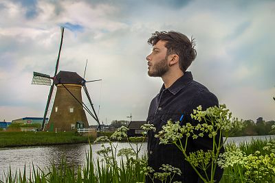 Blas Cantó descubre los molinos de viento de Kinderdijk, una de las joyas de los Países Bajos