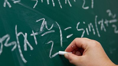 Expertos piden especialización y educación matemática para introducir la Inteligencia Artificial en las aulas