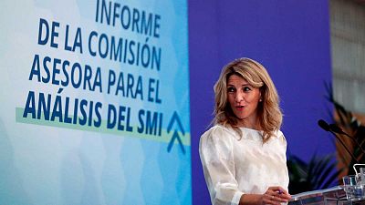 La comisión de expertos aconseja al Gobierno subir el SMI entre 12 y 19 euros este año