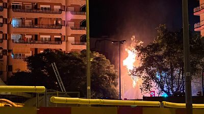 Incendi posterior a una deflagració de gas en unes obres al metro de la plaça de Sants de Barcelona Incendi posterior a una deflagració de gas en unes obres al metro de la plaça de Sants de Barcelona