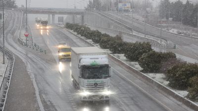 La borrasca Kristin suspende clases en varias comunidades y deja desalojados y trenes afectados en Andalucía