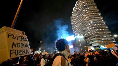 Un fallecido, 12 militares heridos, "represión" y "emboscadas" cuando se cumple una semana de protestas de Ecuador