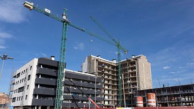 Los constructores advierten que la falta de mano de obra en el sector agrava el problema de la vivienda en España