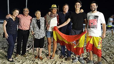 Nueve familiares de Bruno Hortelano se han reunido en Río de Janeiro para ver el debut del atleta español, que participará en la prueba de los 200 metros a partir de este martes. Su abuela, de 90 años, comanda un grupo lleno de ilusión.