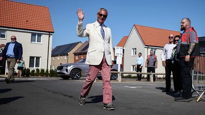 Farage revalida su escaño en el sur de Inglaterra pero sigue sin esclarecer las sospechas sobre sus finanzas Farage revalida su escaño en el sur de Inglaterra pero sigue sin esclarecer las sospechas sobre sus finanzas