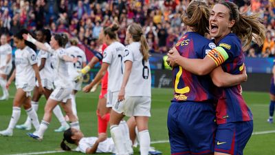 Las jugadoras del FC Barcelona Irene Paredes y Alexia Putellas (derecha) celebran un gol ante el Real Madrid en la Champions League Las jugadoras del FC Barcelona Irene Paredes y Alexia Putellas (derecha) celebran un gol ante el Real Madrid en la Champions League