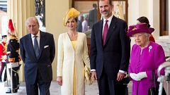 Felipe VI despide con 