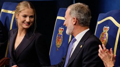 Felipe VI advierte del "grave riesgo de la polarización" y cede protagonismo a Leonor al frente de los Princesa de Asturias