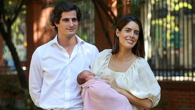 Fernando Fitz James Stuart presenta a su hija Rosario, futura duquesa de Alba