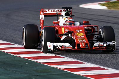 El Ferrari de Raikkonen marca el mejor tiempo en Montmeló