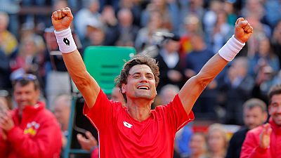 David Ferrer dio a España el quinto y definitivo punto de la eliminatoria de los cuartos de final de la Copa Davis, tras imponerse en un vibrante y reñido partido al alemán Philipp Kohlschreiber por 7-6(1), 3-6, 7-6(4), 4-6 y 7-5, tras 4 horas y 51 m